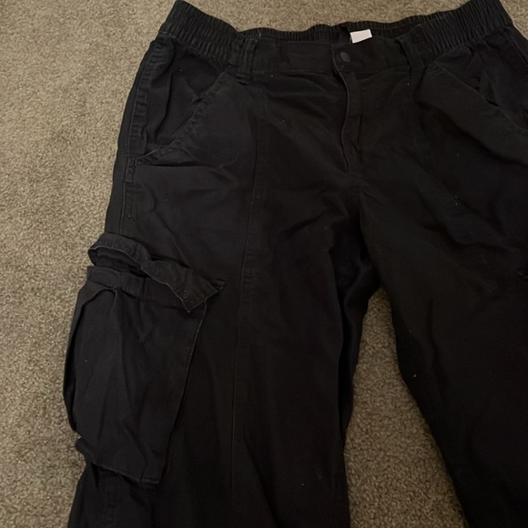 low rise black cargo pants - Picture 2 of 4